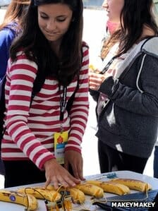 60732167_kidswithbanana