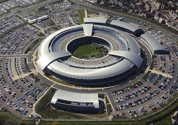 チェルトナムの政府通信本部 （GCHQ）/ Wikipedia