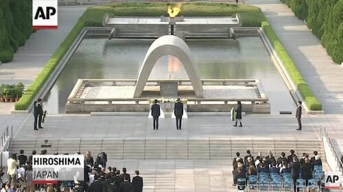 Obama Visits Hiroshima Peace Memorial